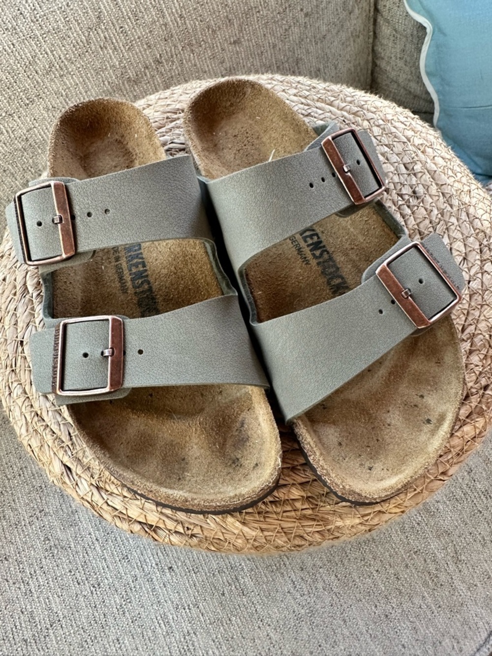 Unisex Birkenstock Arizona Two-Strap Sandal in Light Olive Green/Grey - Picture 4 of 6